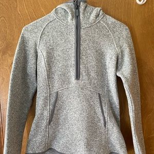 NWOT lulu lemon pullover with credit card pocket